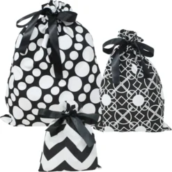 6Pcs Christmas Gift Bags In Black Elegant Color -Christmas Favors Shop 6Pcs Christmas Gift Bags In Black Elegant Color 5 scaled 600x600 1